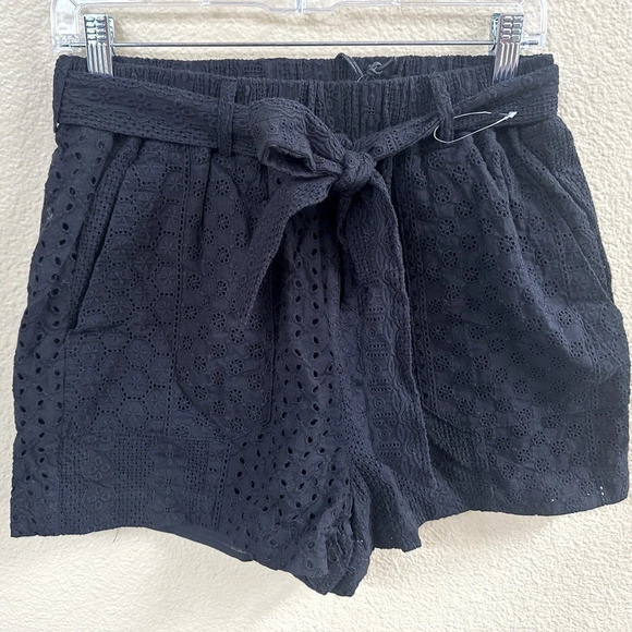 Blank NYC Black Eyelet Tie Waist Shorts Size Medium New With Tag! - Picture 8 of 10